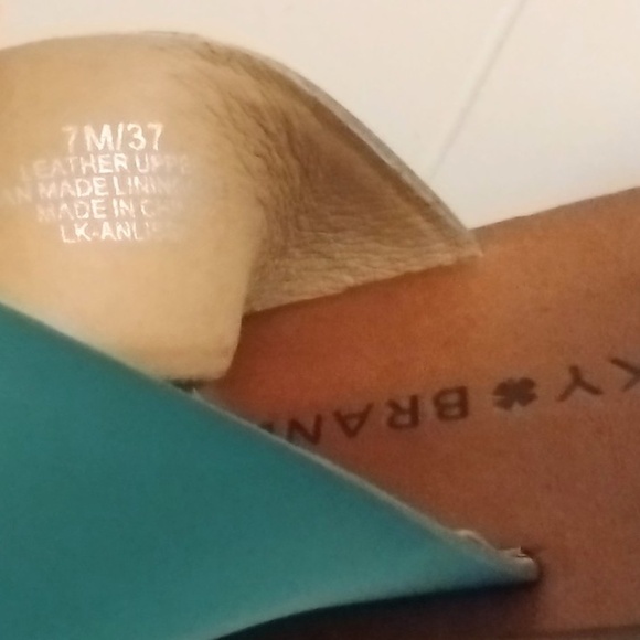 Lucky Brand Turquoise Blu Flat Leather Upper Sandals with Top Knot Accent Size 7 - Picture 6 of 6